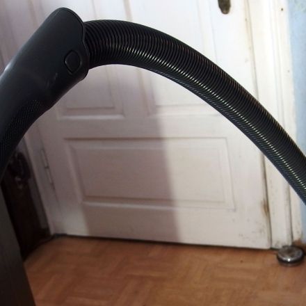 Auch mal den Staubsaugerschlauch reinigen