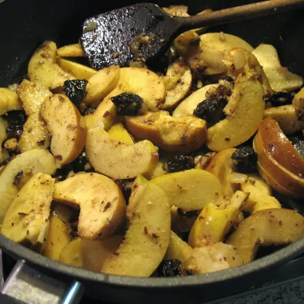 Reispfanne mit Hähnchenfilet, Quitten und Backpflaumen