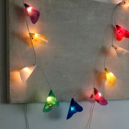 Lichterkette mit selbst gebastelten Schirmchen