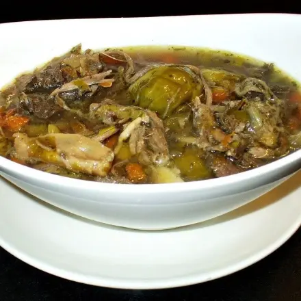 Kraftsuppe aus Gänseknochen zubereiten