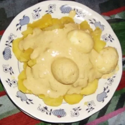 Senf-Meerrettichsoße mit Salzkartoffeln und Eiern