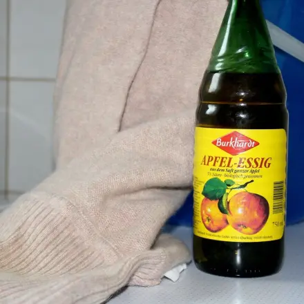 Ausgeleierte Wollsachen mit Essigwasser in Form bringen