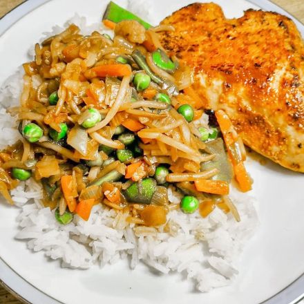 Schnelles asiatisches Reisgericht