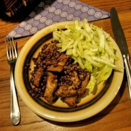 Hähnchenbrustfiletstreifen mit "Fruttati-Birne" und gerösteten Mandeln