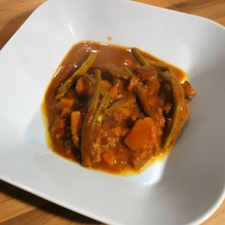 Gewürzexplosion: Lamm-Curry mit Bohnen und Süßkartoffeln