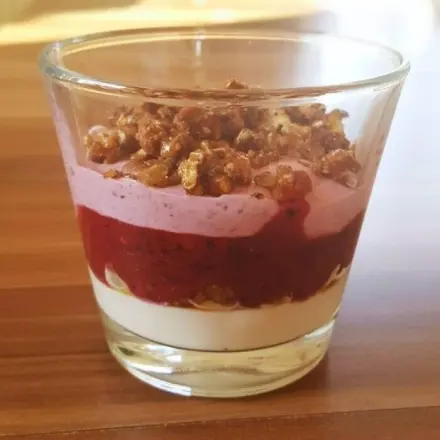 Früchte-Frischkäse-Joghurt Dessert