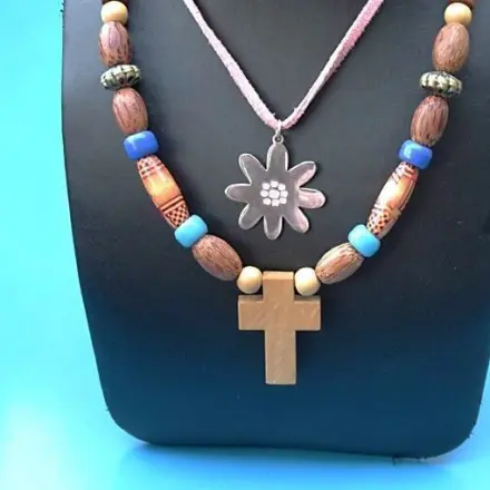 Im Urlaub keinen wertvollen Schmuck tragen!