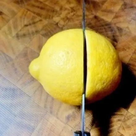 Verhindern, dass die Äpfel beim Schälen braun anlaufen