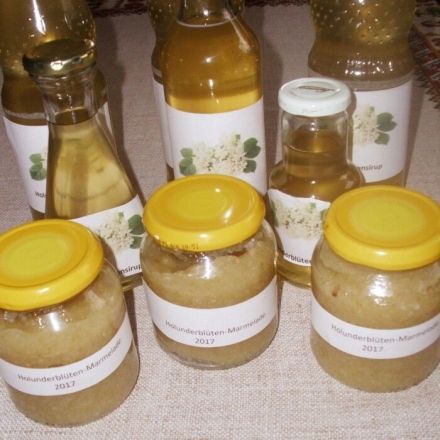 Für Sirup eingelegte Holunderblüten und Zitronen weiterverwerten