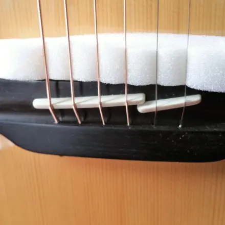 Gitarre dämpfen zum leise Üben (Silent-Guitar)