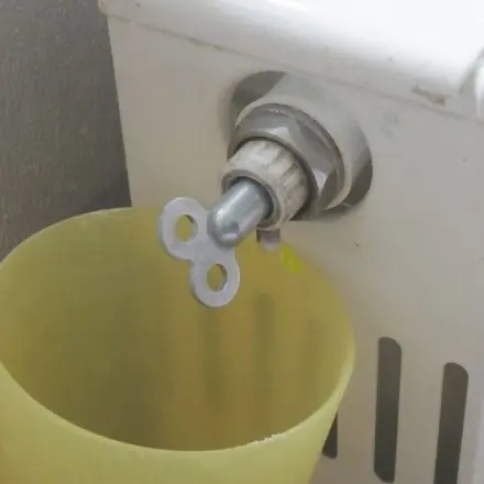 Luft im Heizkörper - entlüften!