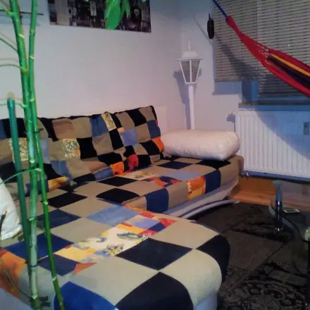 Sofa & Esstischstühle in neuem Look