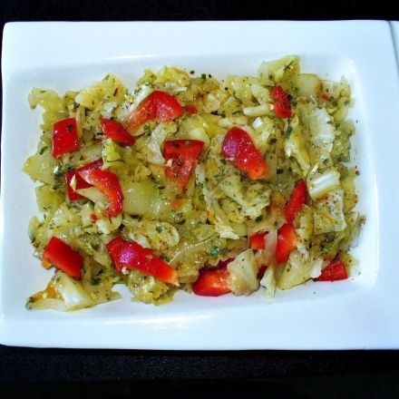 Warmer Weißkohlsalat süßsauer mit leichter Schärfe