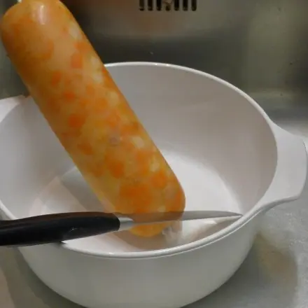Frische Suppen im Schlauchbeutel öffnen, ohne dass es spritzt