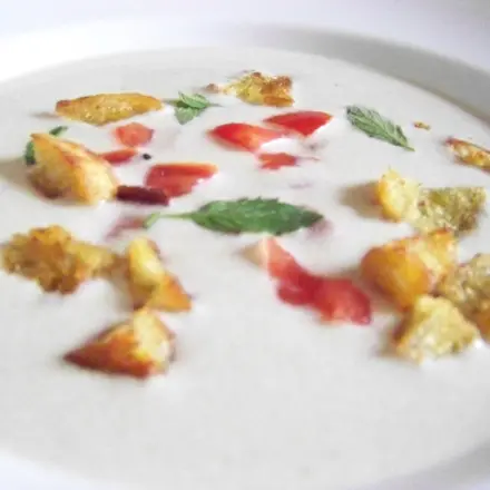 Auberginen-Suppe mit Topping