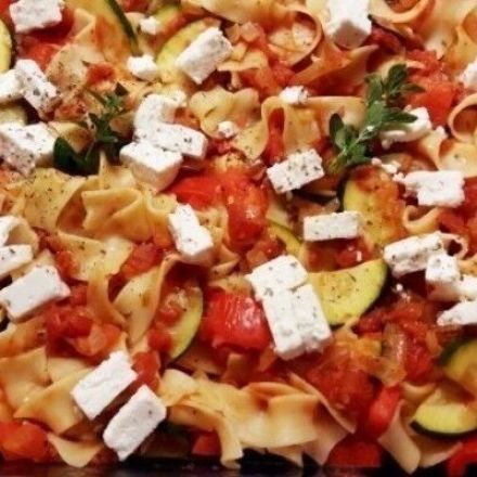 Nudelauflauf mit Schafskäse