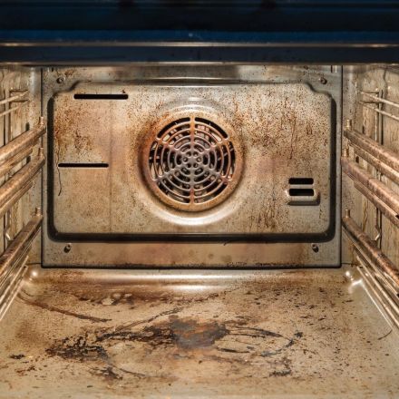 Ultra lang eingebrannte Flecken im Ofen