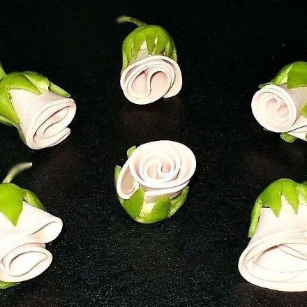 Kleine Deko fürs Buffet: Röschen aus Wurst, Schinken oder Lachs
