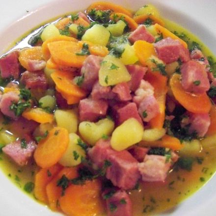 Winterlicher Kassler-Kartoffel-Karotten-Eintopf