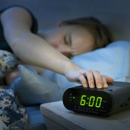 Clock Radio Dock: Wie finde ich den Einschaltknopf im Dunklen?