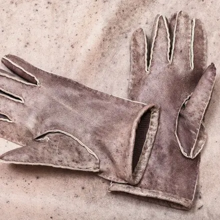 Leder-Fingerhandschuhe mit kaputtem Futter als Autohandschuhe