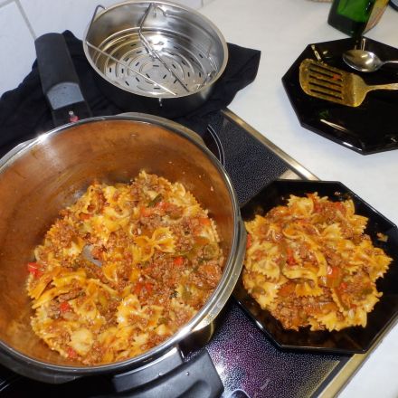 Hackfleisch-Gemüsetopf mit Nudeln (ohne Schweinefleisch)