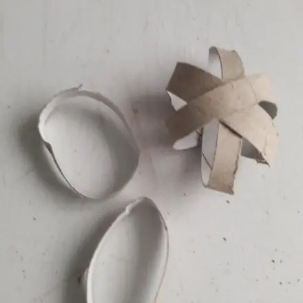 Kostenlos Spielzeug basteln für spielfreudige Katzen