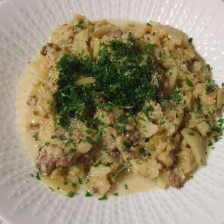 Hackfleisch mit Kartoffeln und Wirsing oder Weißkohl