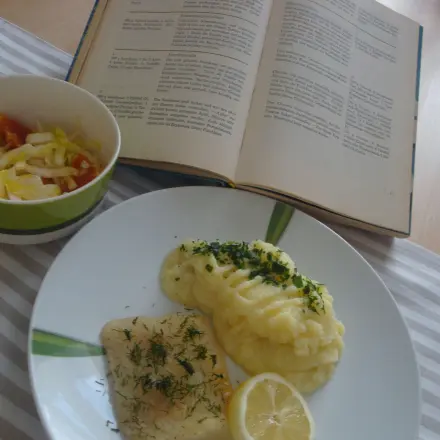 Gefrorenen Heilbutt im Schnellkochtopf dünsten