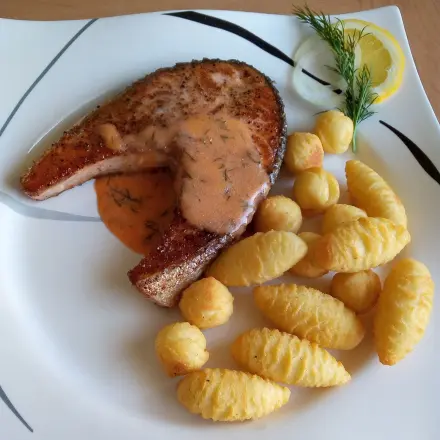 Lachssteaks mit Hummer-Dill-Soße
