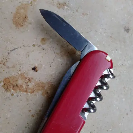 Batteriefach der Armbanduhr öffnen