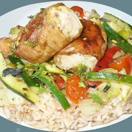 Mit Feta gefülltes Schweinefilet dazu Salbeibutter & knackiges Gemüse