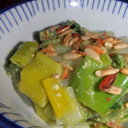 Lauchsalat mit Sonnenblumenkernen