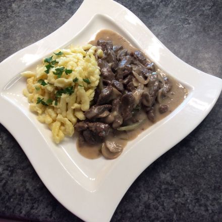 Boeuf Stroganoff nach Art des Hauses