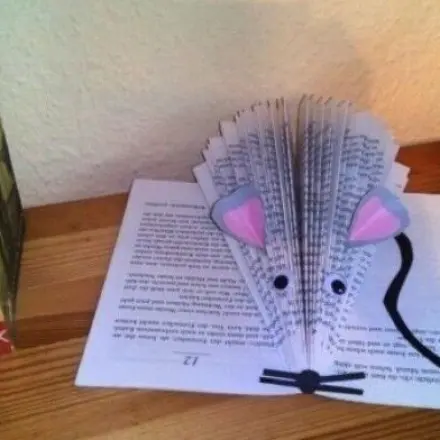Buchmaus: Aus alten Büchern eine hübsche Deko basteln