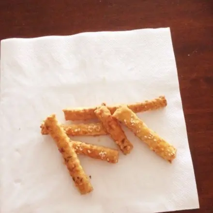 Knusprige Käsestangen