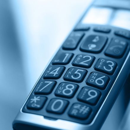 Eine Telefonnummer, bei der Anbieter auf Granit beißen