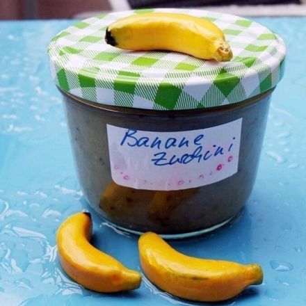 Marmelade mit Banane und Zucchini
