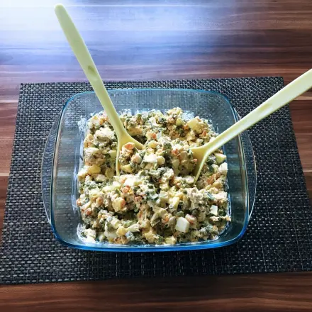 Russischer Oliviersalat mit Hähnchen
