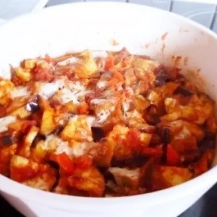 Auberginengericht aus der Mikrowelle