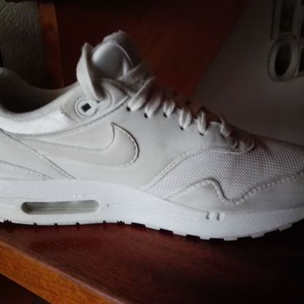 Turnschuhe wieder weiß - mit Mizellenwasser