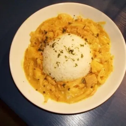 Jasminreis mit Zwiebel-Thunfisch-Sauce