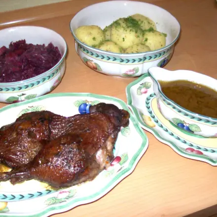 Gänsekeulen in Rotweinsoße