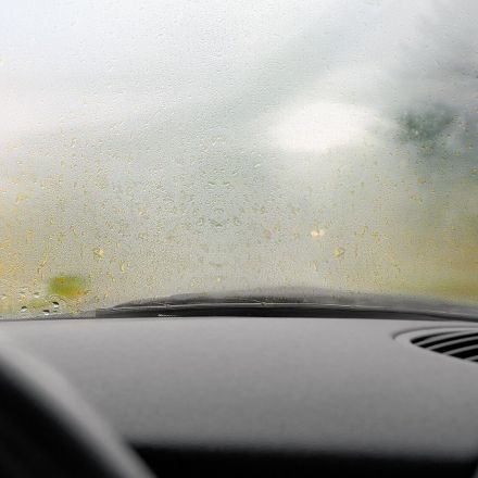 Das Beschlagen von Autoscheiben verhindern