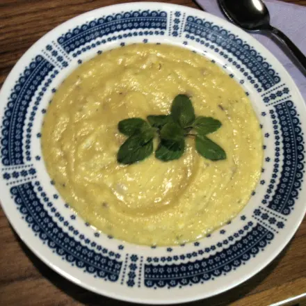 Steckrüben-Creme-Suppe mit Katenschinken