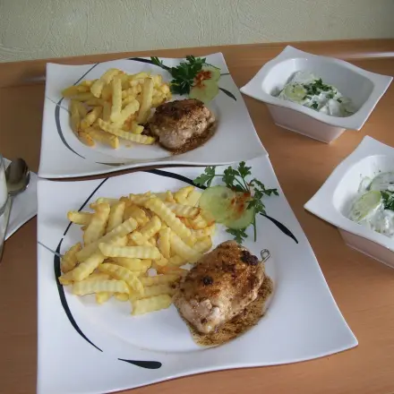 Schweinesteaks gefüllt nach griechischer Art