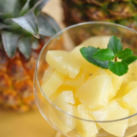 Halsentzündungen: Gefrorene Ananas hilft!