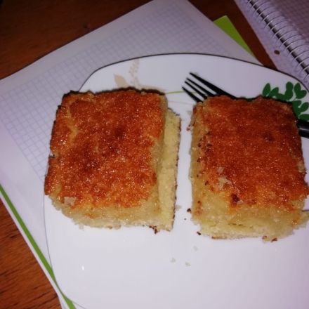 Basbousa - arabischer Grießkuchen