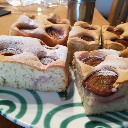 Obstkuchen mit Eiweiß-Resten herstellen