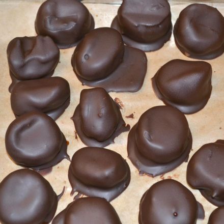 Rumpflaumen-Pralinen & Pflaumen in Rum im Frühstücksglas